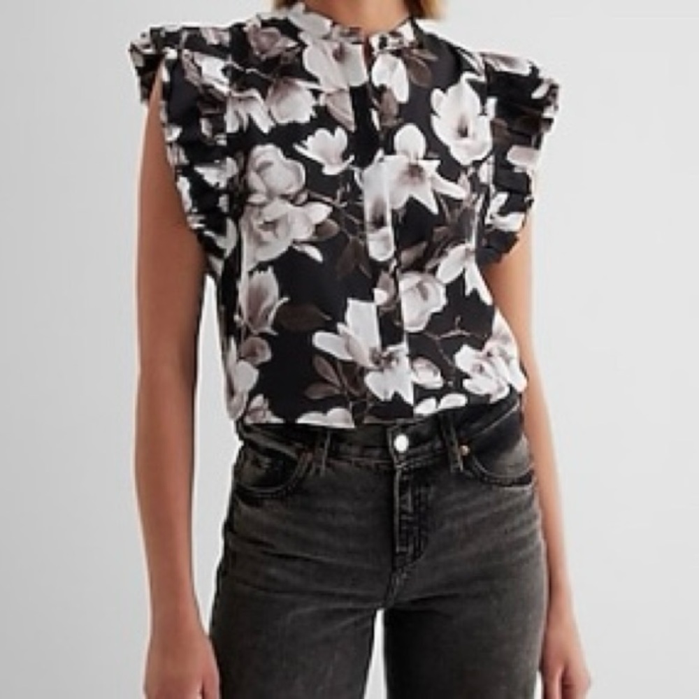 Floral black and white Express  XL button up flutter sleeve top